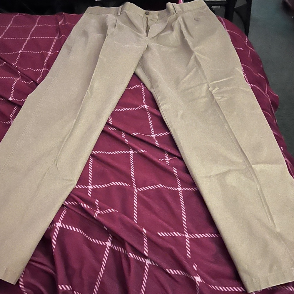 Dockers Khaki Pleated Front Pant 36W 30L